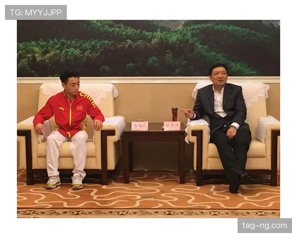 邹敬园家里感觉像亿万富翁过周末，球场上的他完全没这套路嘛